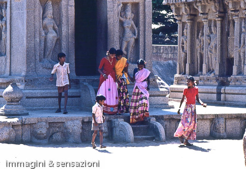 bambini a mahabalipuram